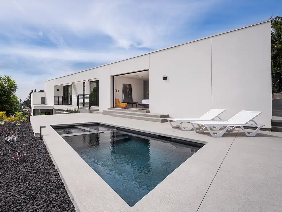 Revel_Builders_AUX-Windsor-MLangis-upper-garden